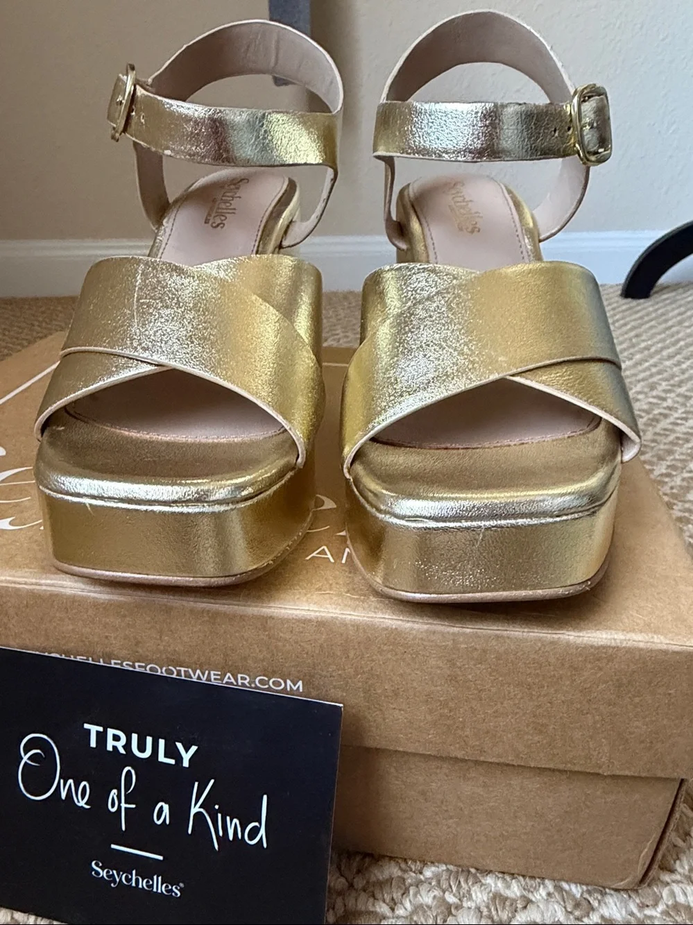Seychelles Gold leather platform Sandals. New in Box / dust bag